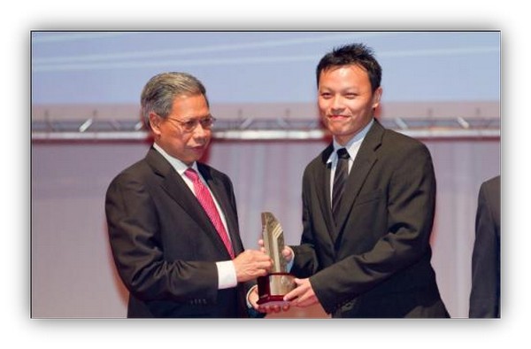 Tomher Wins 2013 Sabah Industry Execellence Award-01
